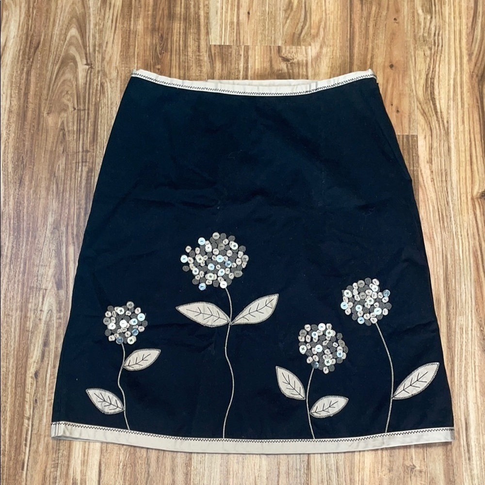 Boden women’s skirt 14L 14 long large black tan flower button appliqué embroider